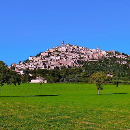 Il Cortiletto Casa Vacanza Треви Экстерьер фото