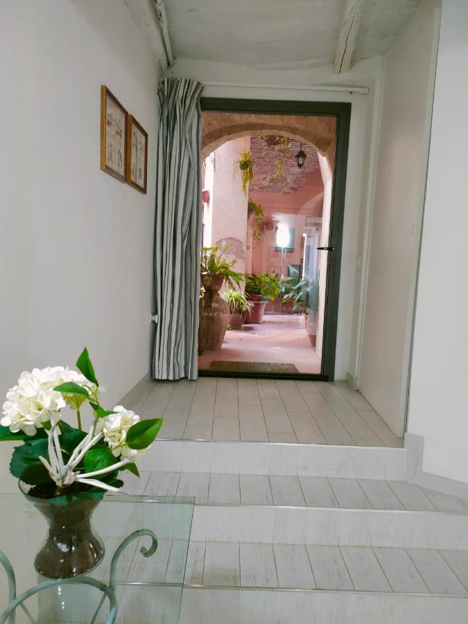Il Cortiletto Casa Vacanza Треви Экстерьер фото